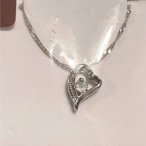 Heart pendant necklace